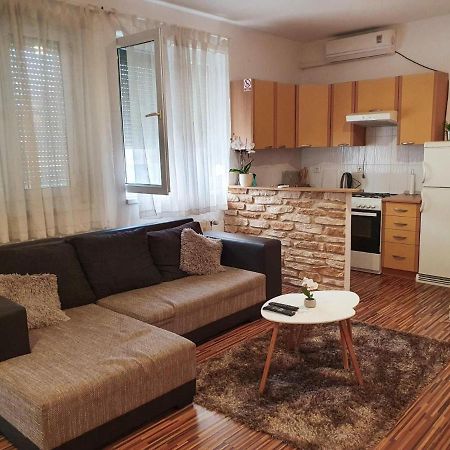 Apartment Laura & Lucija 오시예크 외부 사진