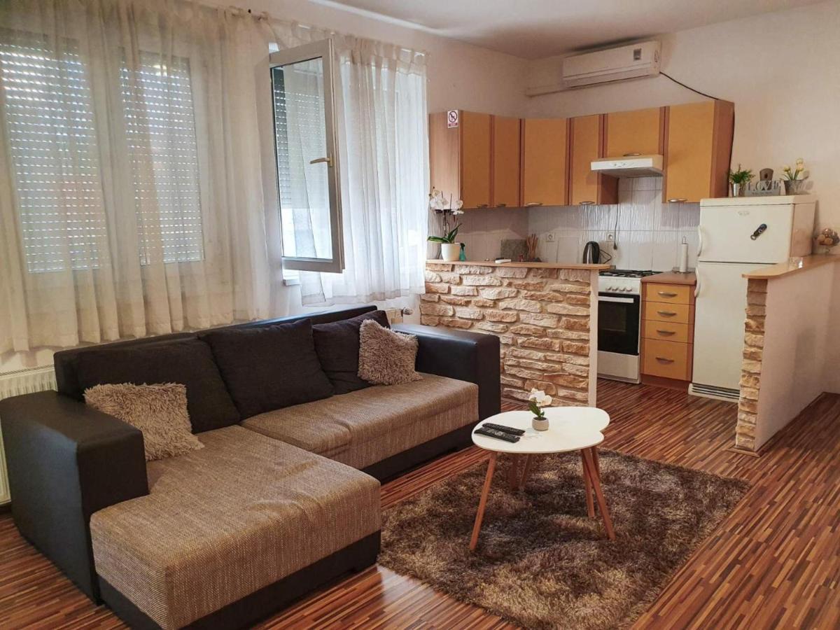 Apartment Laura & Lucija 오시예크 외부 사진
