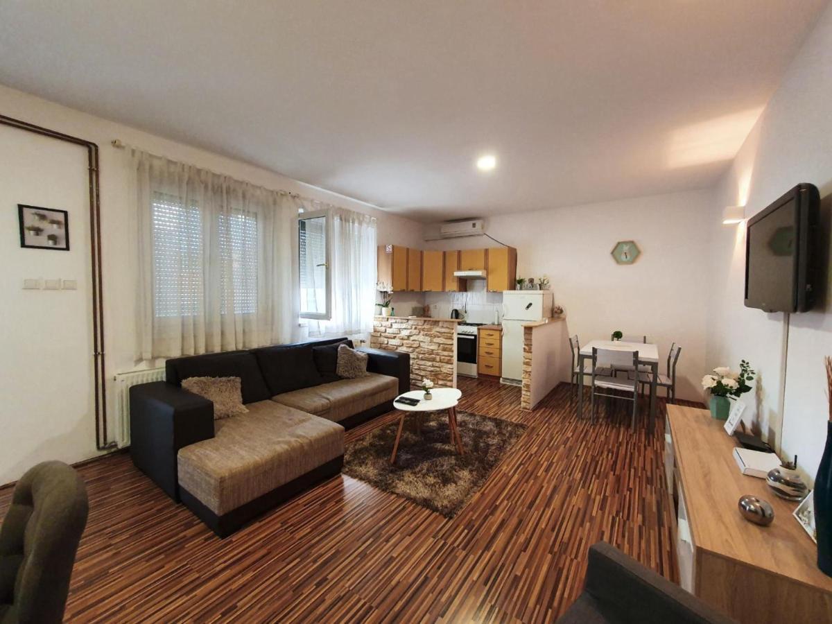 Apartment Laura & Lucija 오시예크 외부 사진