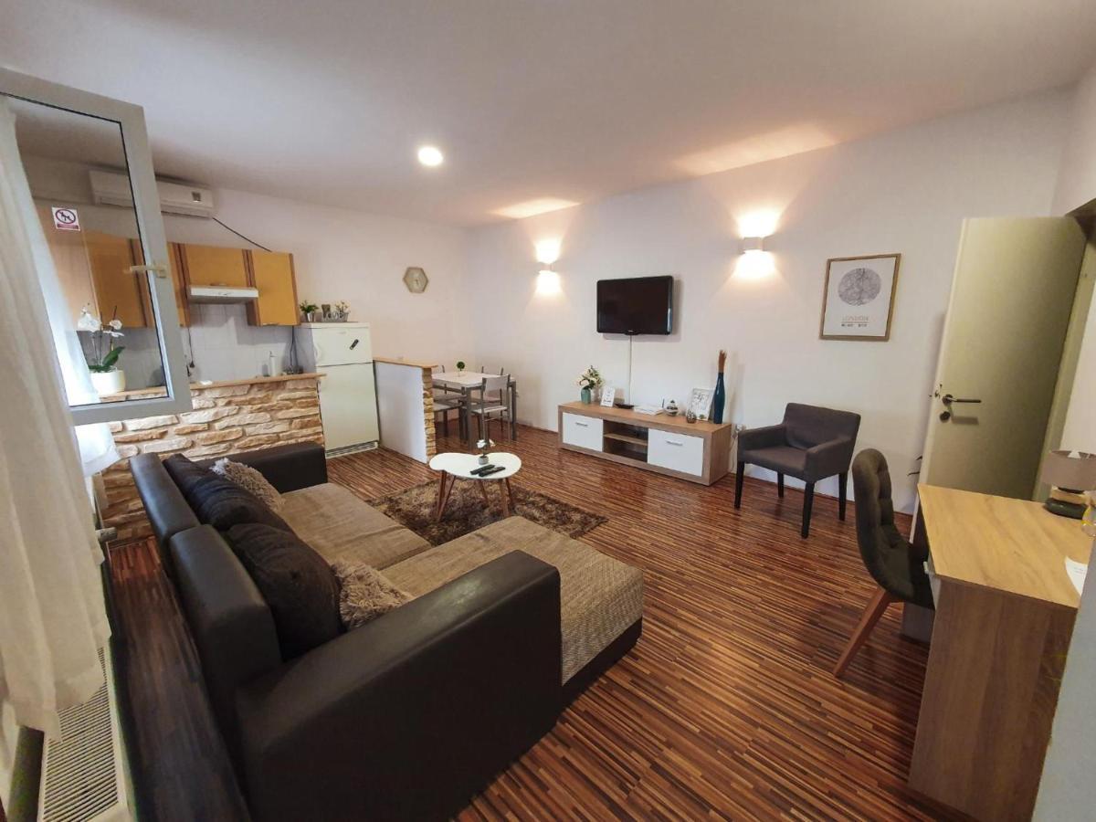Apartment Laura & Lucija 오시예크 외부 사진