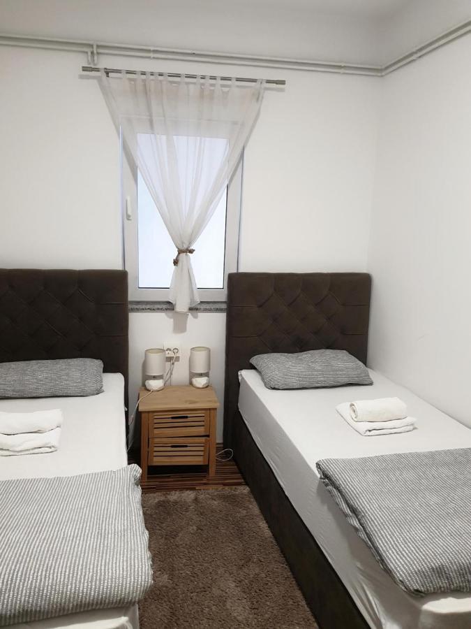 Apartment Laura & Lucija 오시예크 외부 사진
